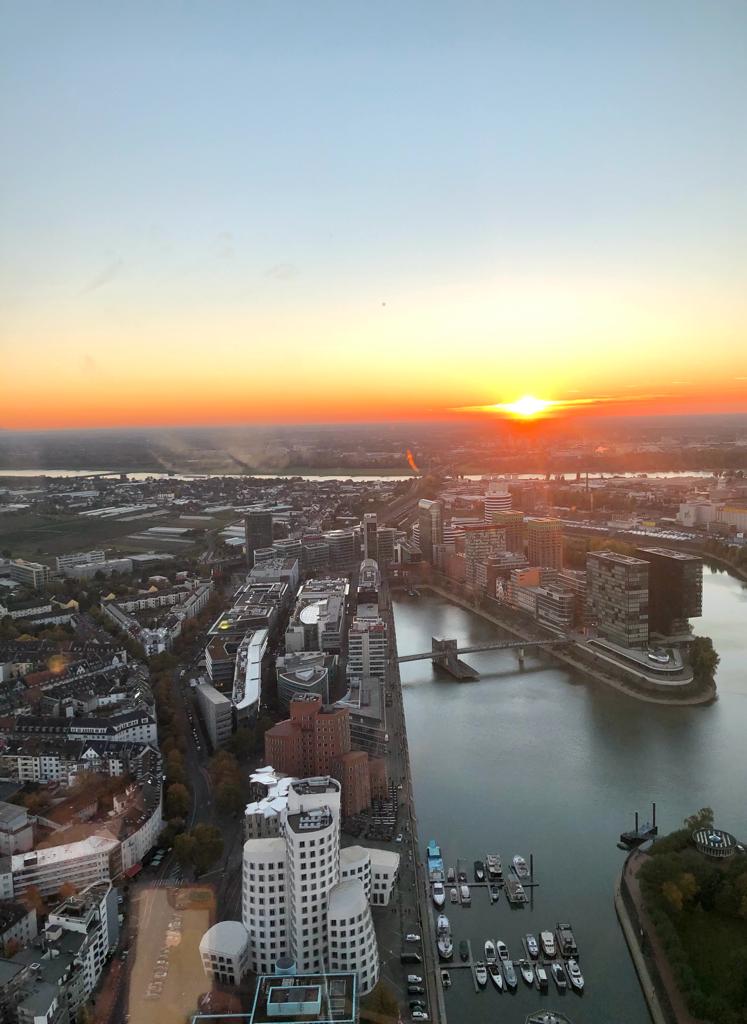 dusseldorf vista de cima na hora do por do sol